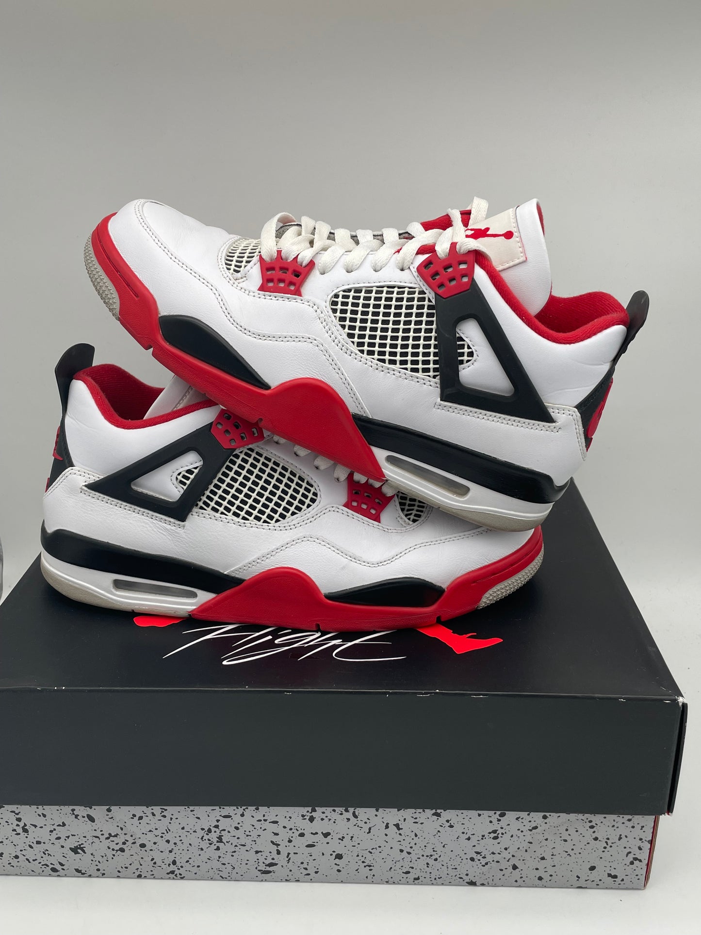 Jordan 4 fire red