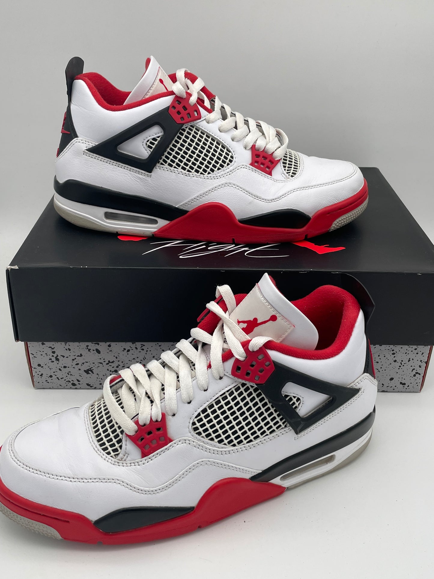 Jordan 4 fire red