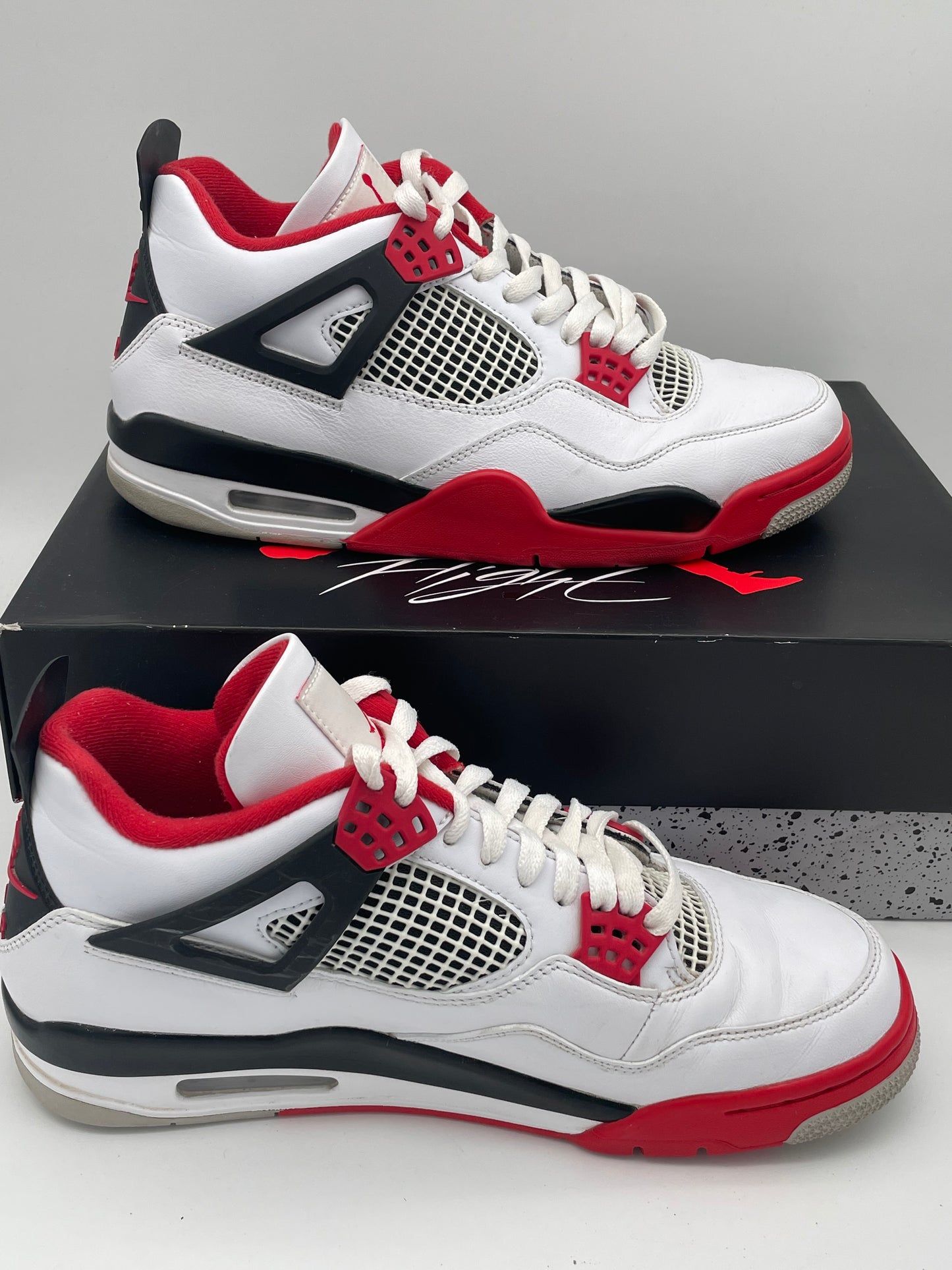 Jordan 4 fire red