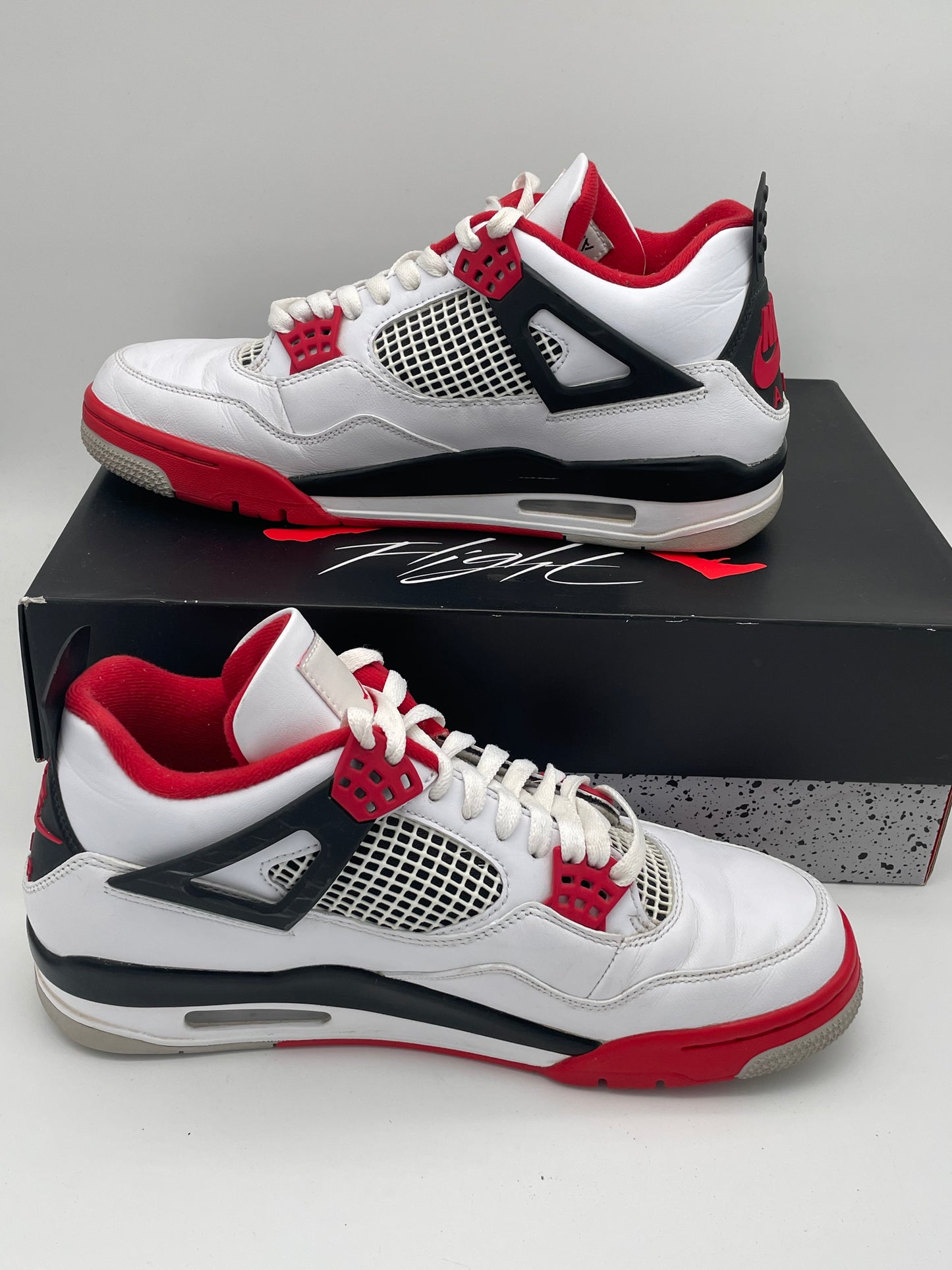 Jordan 4 fire red